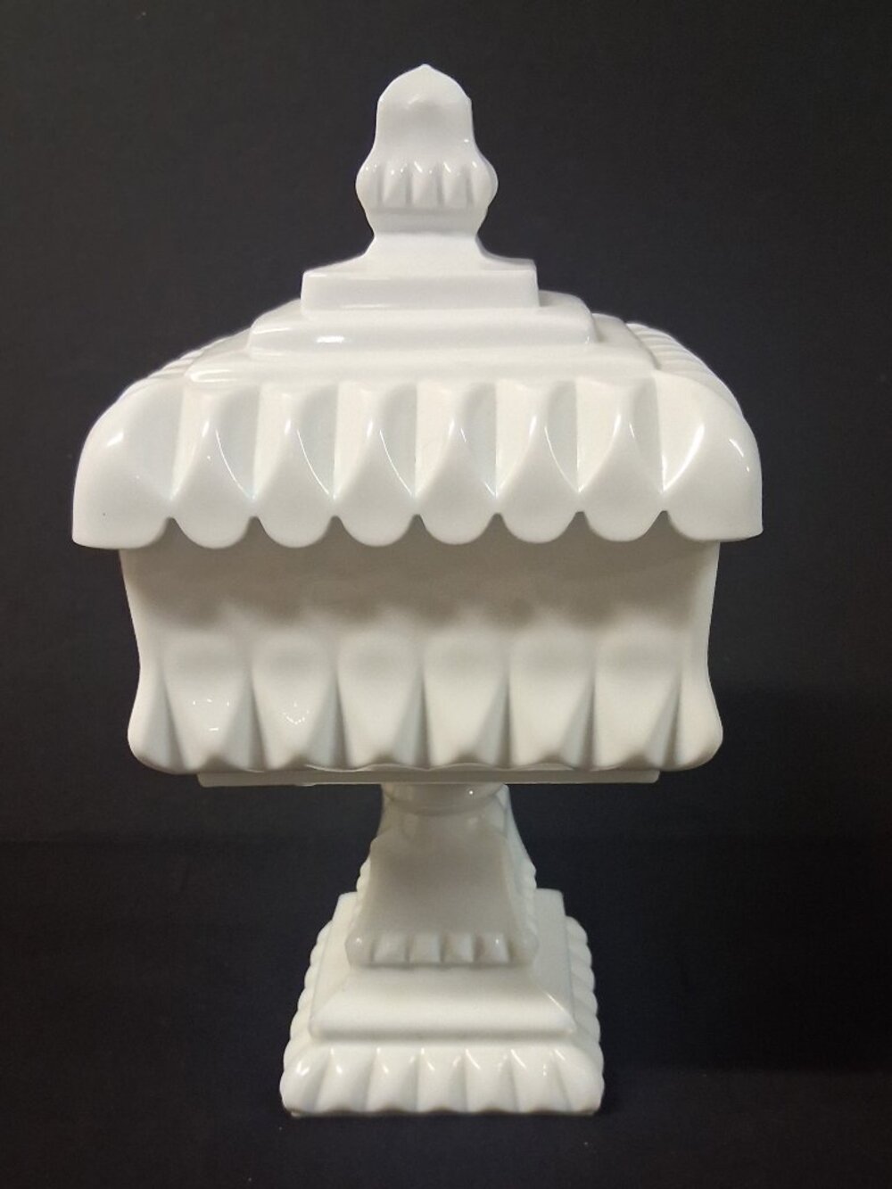 Vintage Westmoreland Milk Glass Pedestal Wedding Box Candy Dish w/ Lid